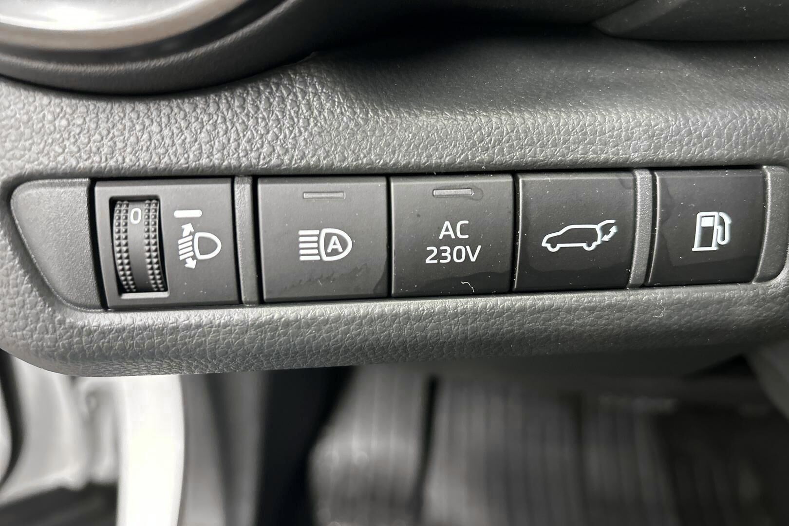 Toyota C-HR iso kuva 14