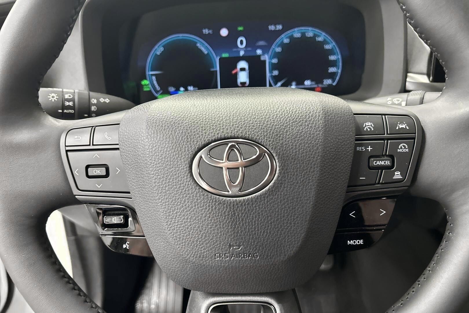 Toyota C-HR iso kuva 18