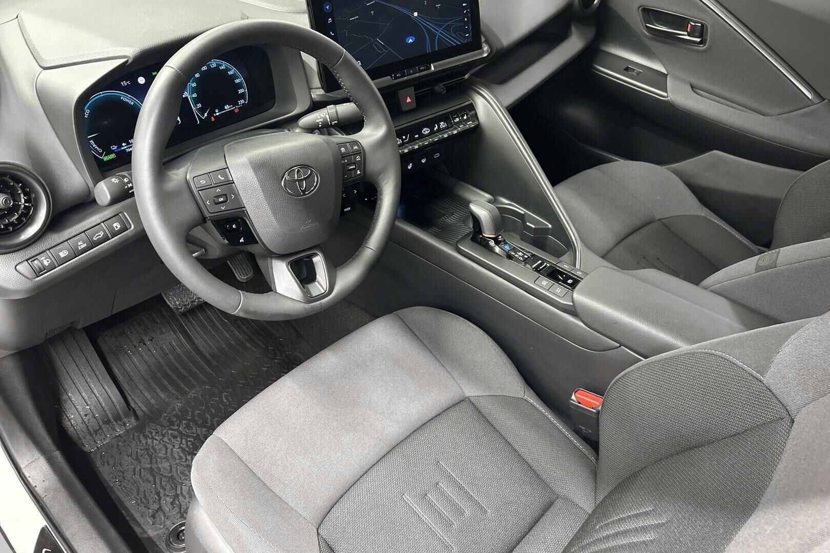 Toyota C-HR iso kuva 8