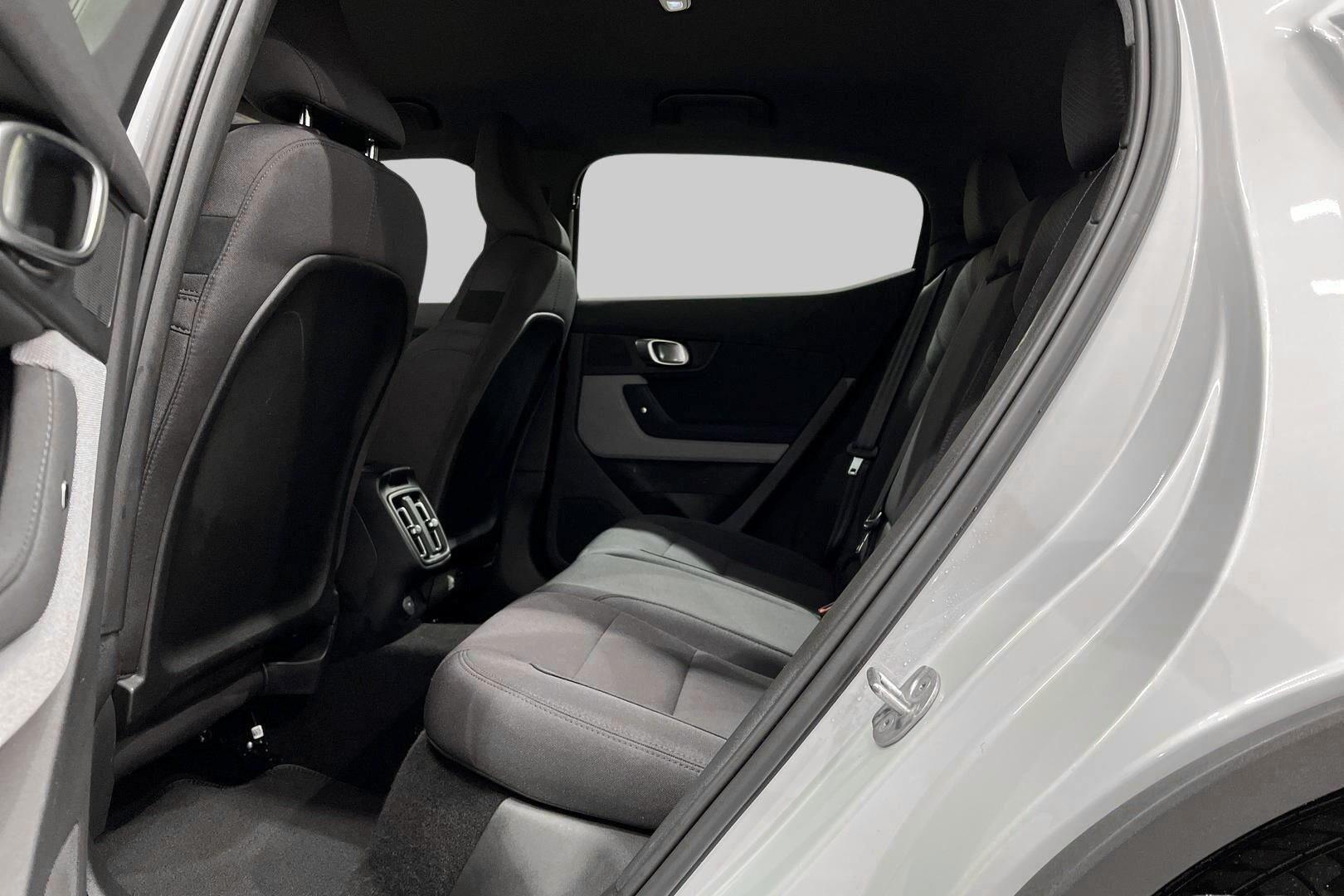 Polestar 2 iso kuva 10