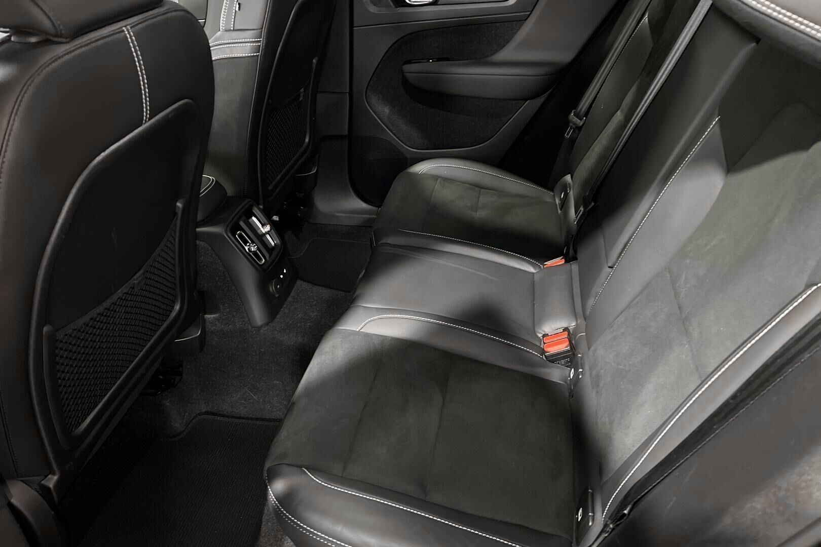 Volvo XC40 iso kuva 10