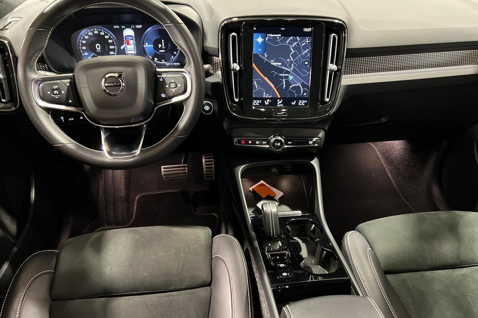 Volvo XC40 iso kuva 11