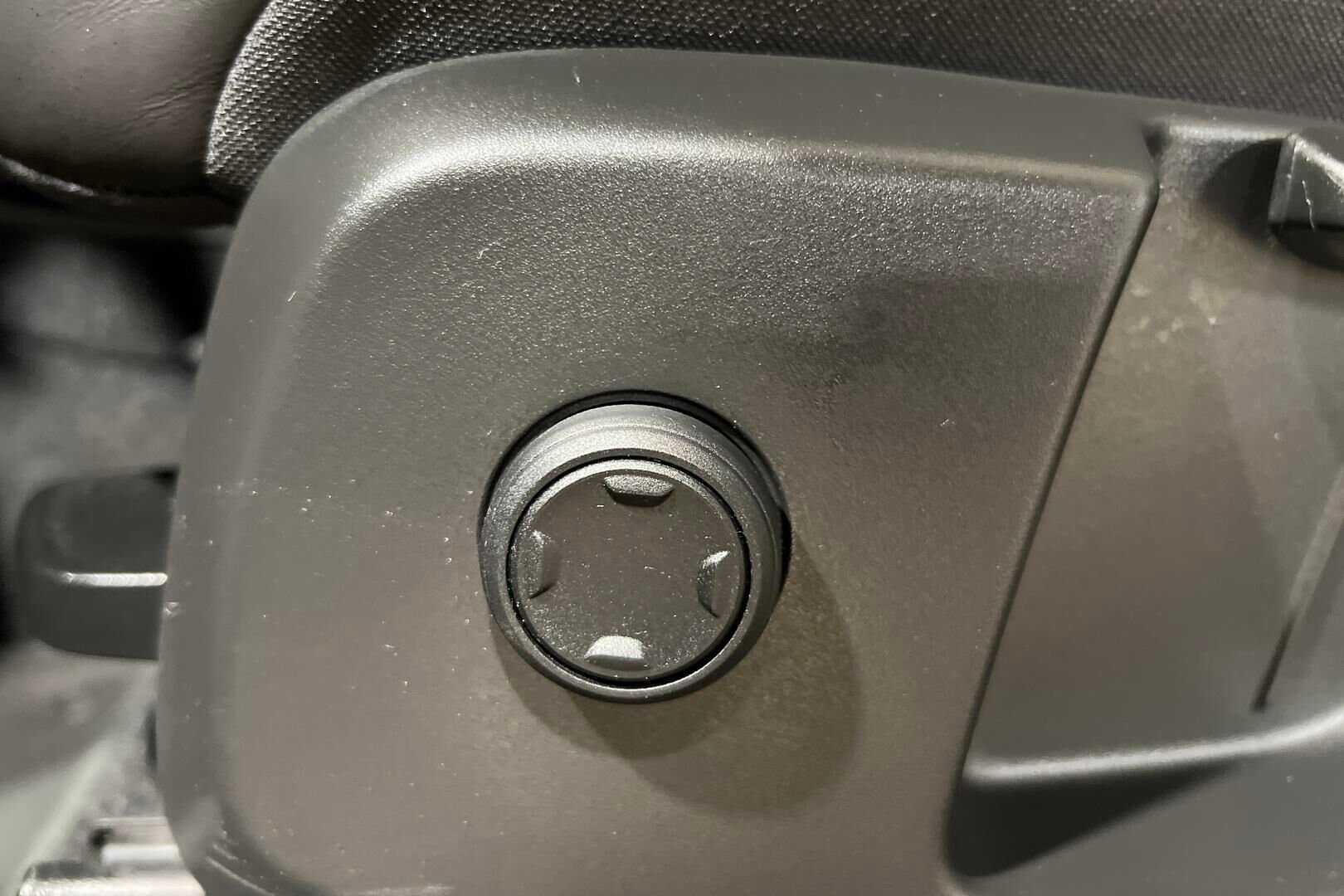 Volvo XC40 iso kuva 15