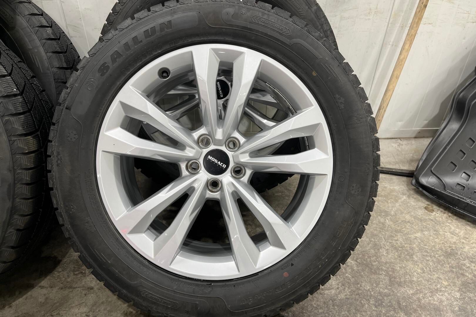 Audi Q7 iso kuva 14