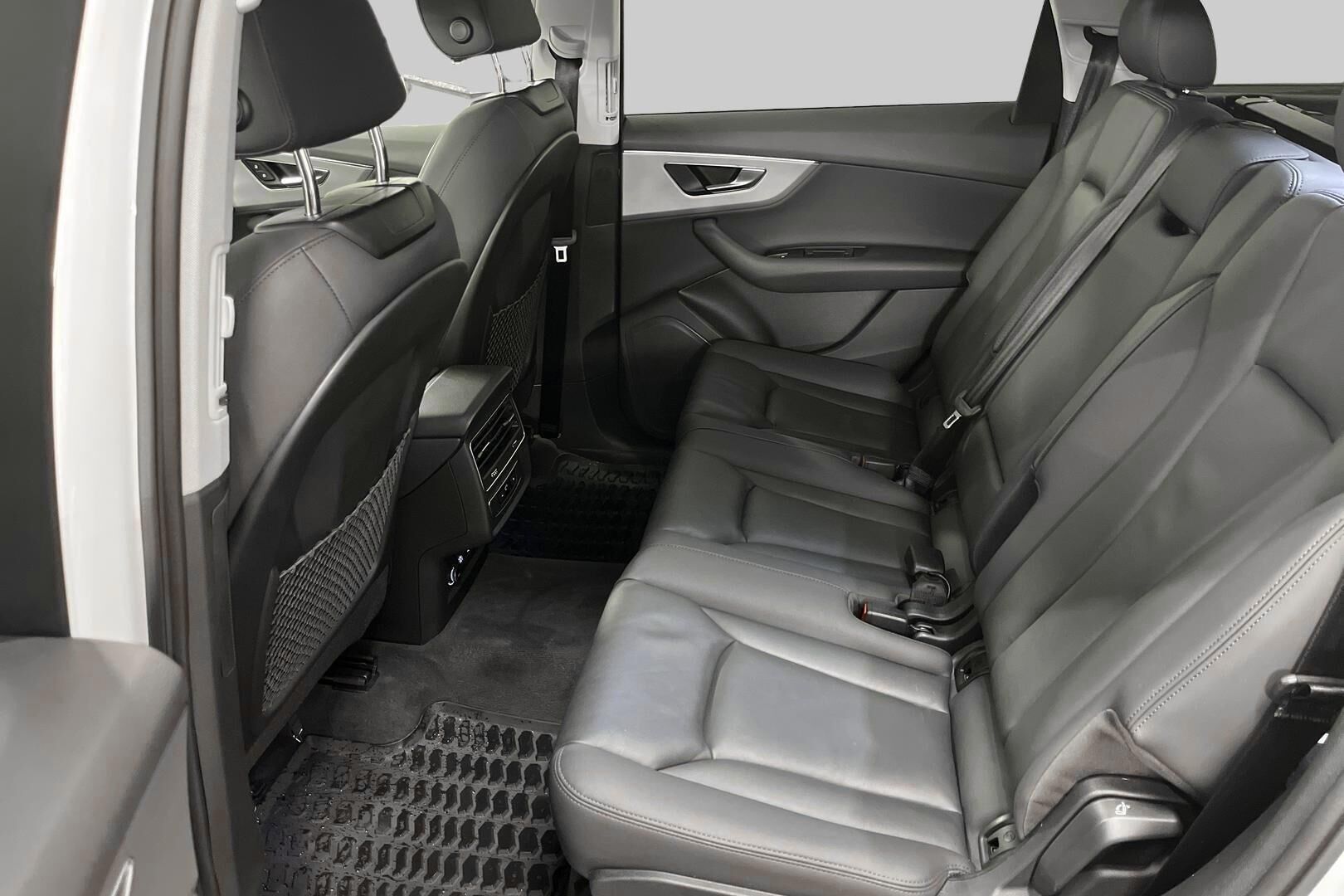 Audi Q7 iso kuva 10