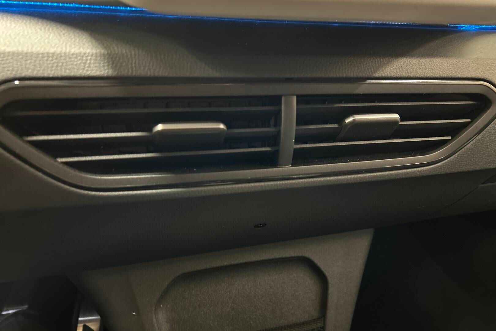 VOLKSWAGEN ID.3 iso kuva 19