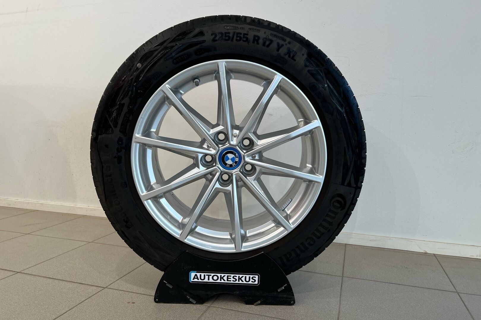 BMW I4 iso kuva 10
