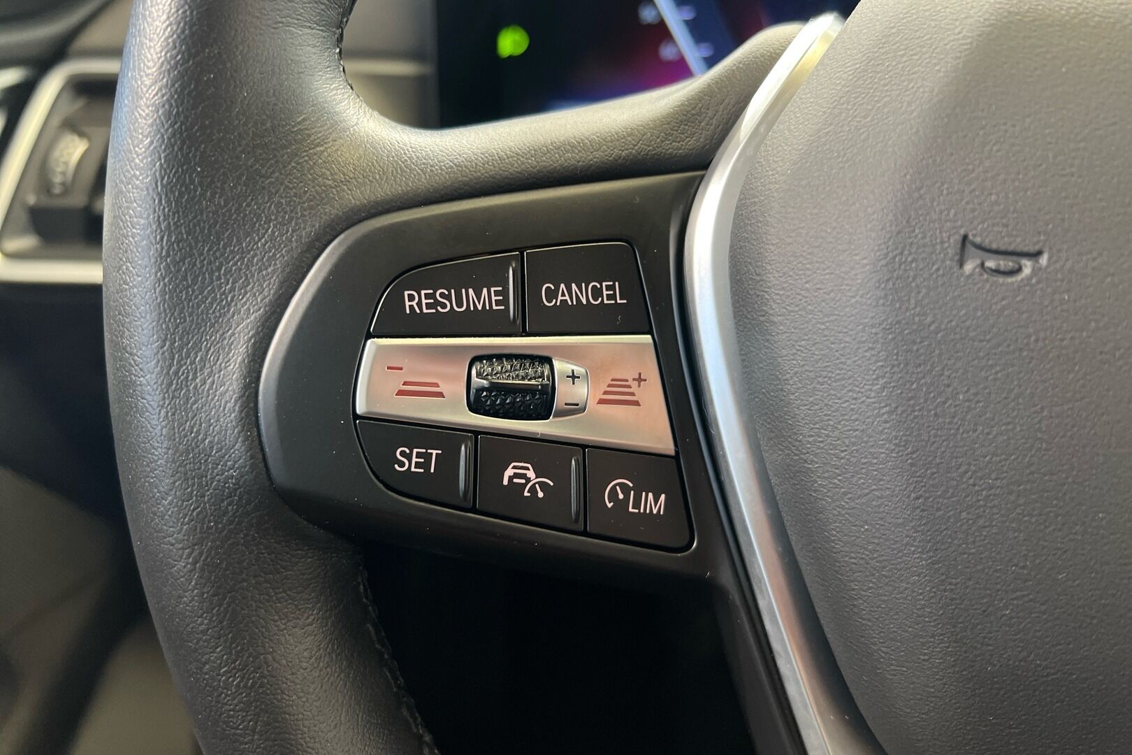 BMW I4 iso kuva 24