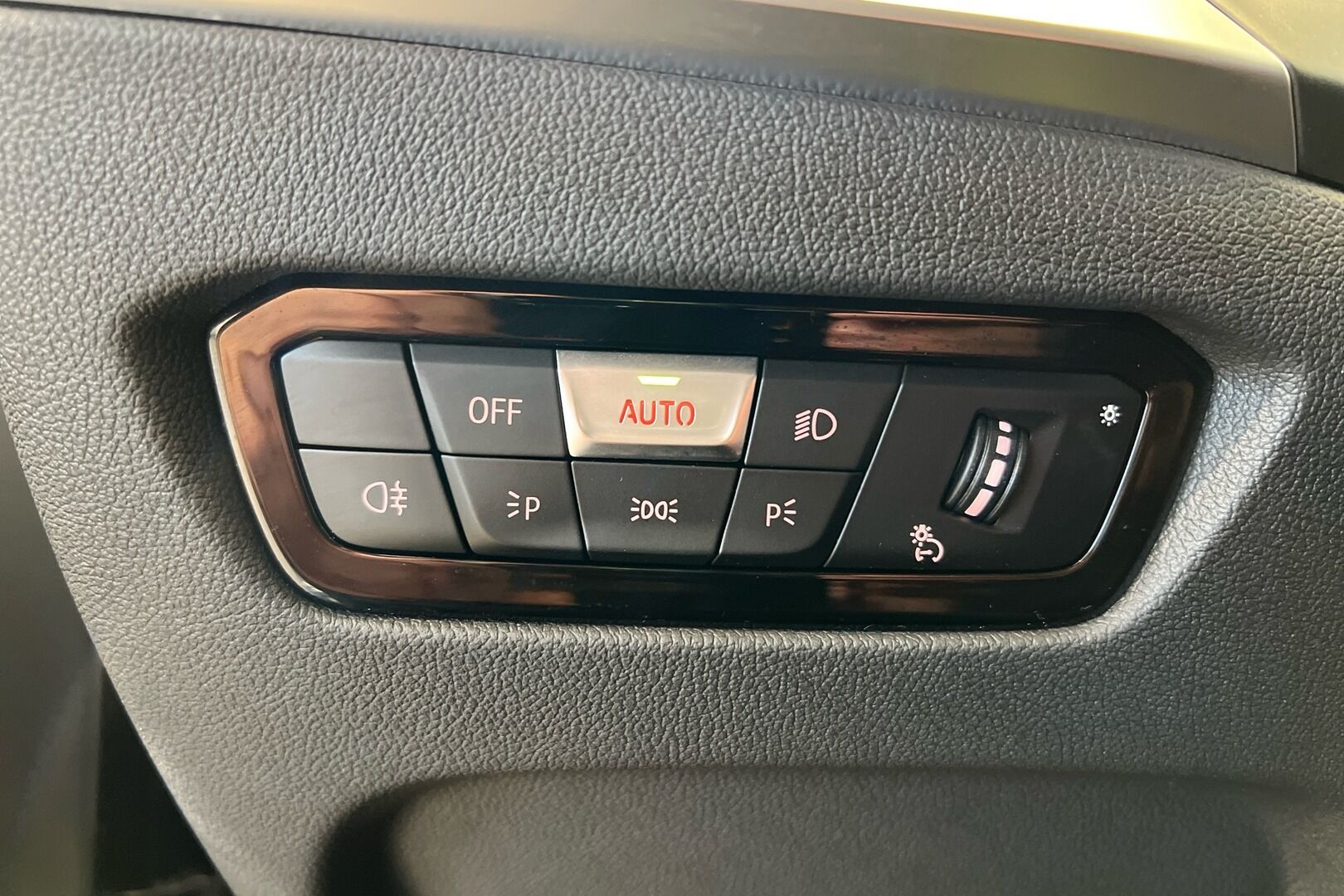 BMW I4 iso kuva 25