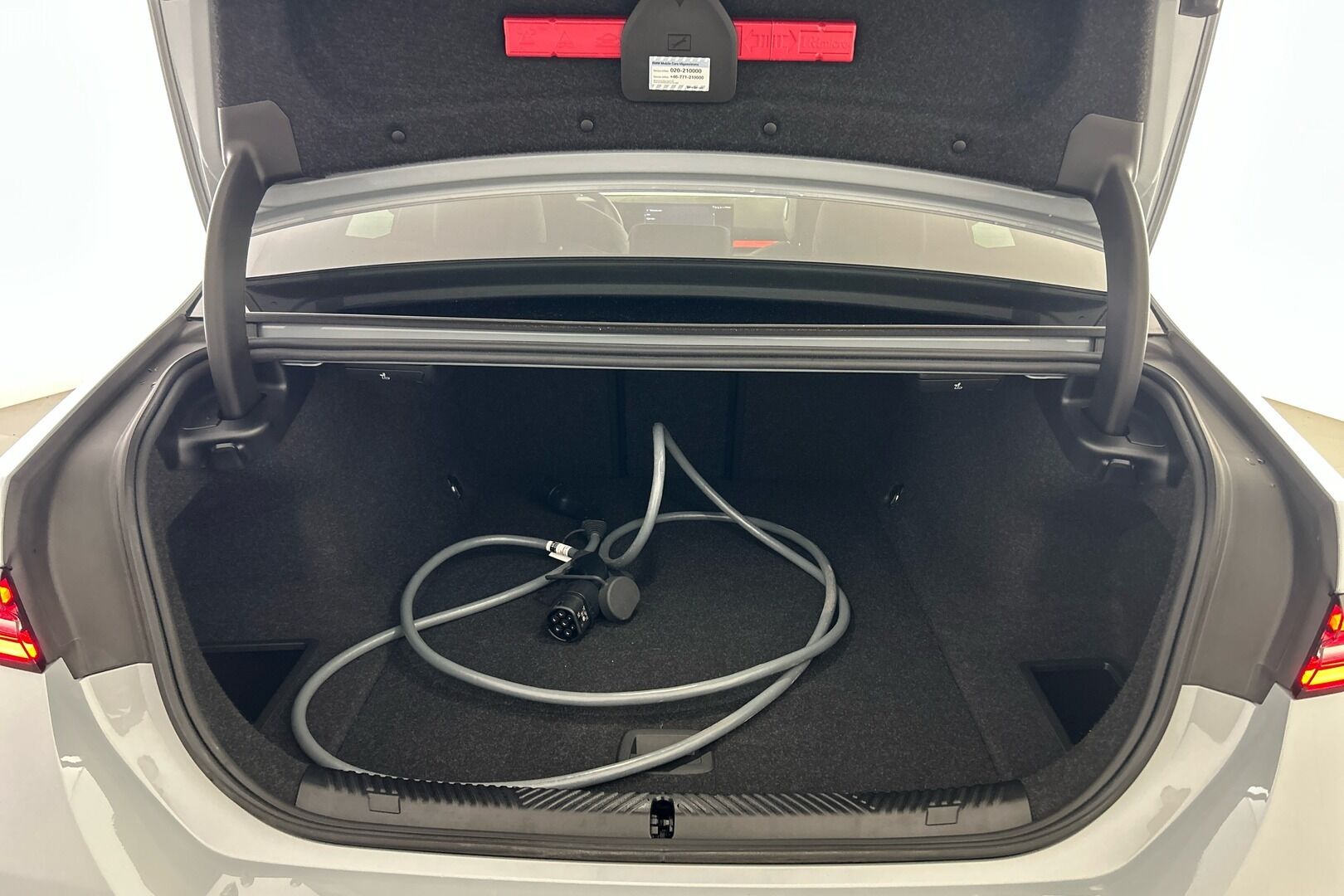 BMW i5 iso kuva 9
