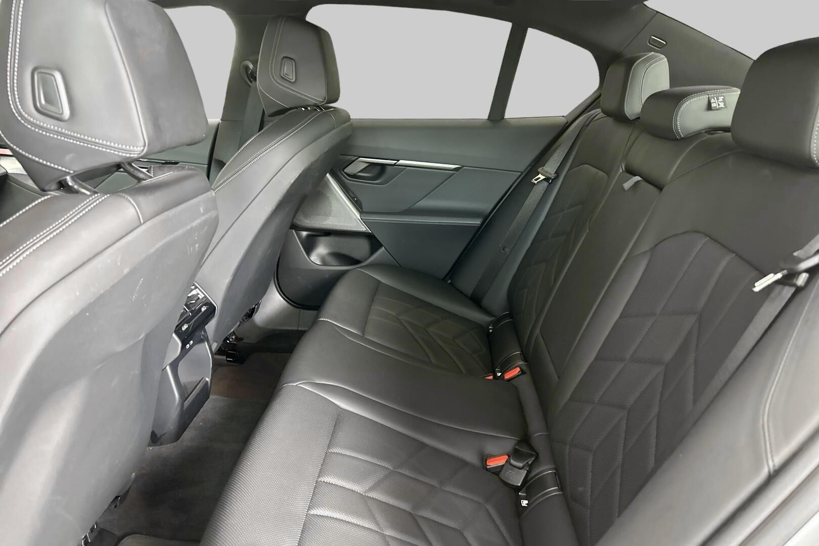 BMW i5 iso kuva 9