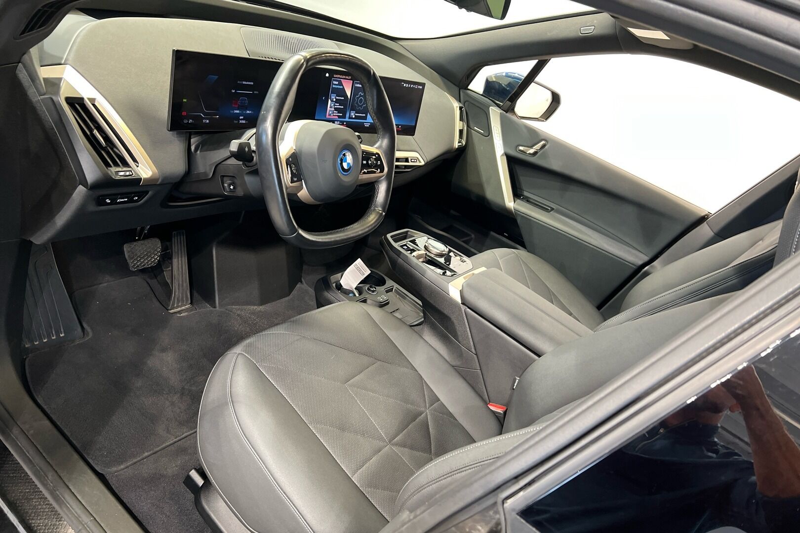 BMW IX iso kuva 11