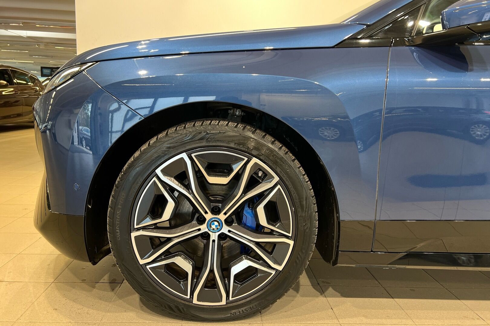 BMW IX iso kuva 23