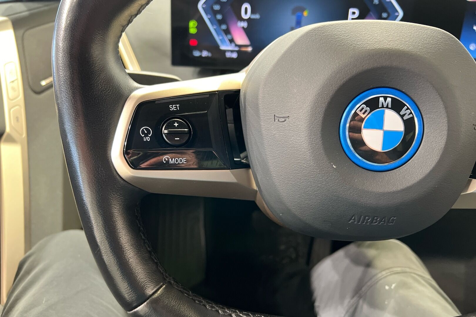BMW IX iso kuva 16