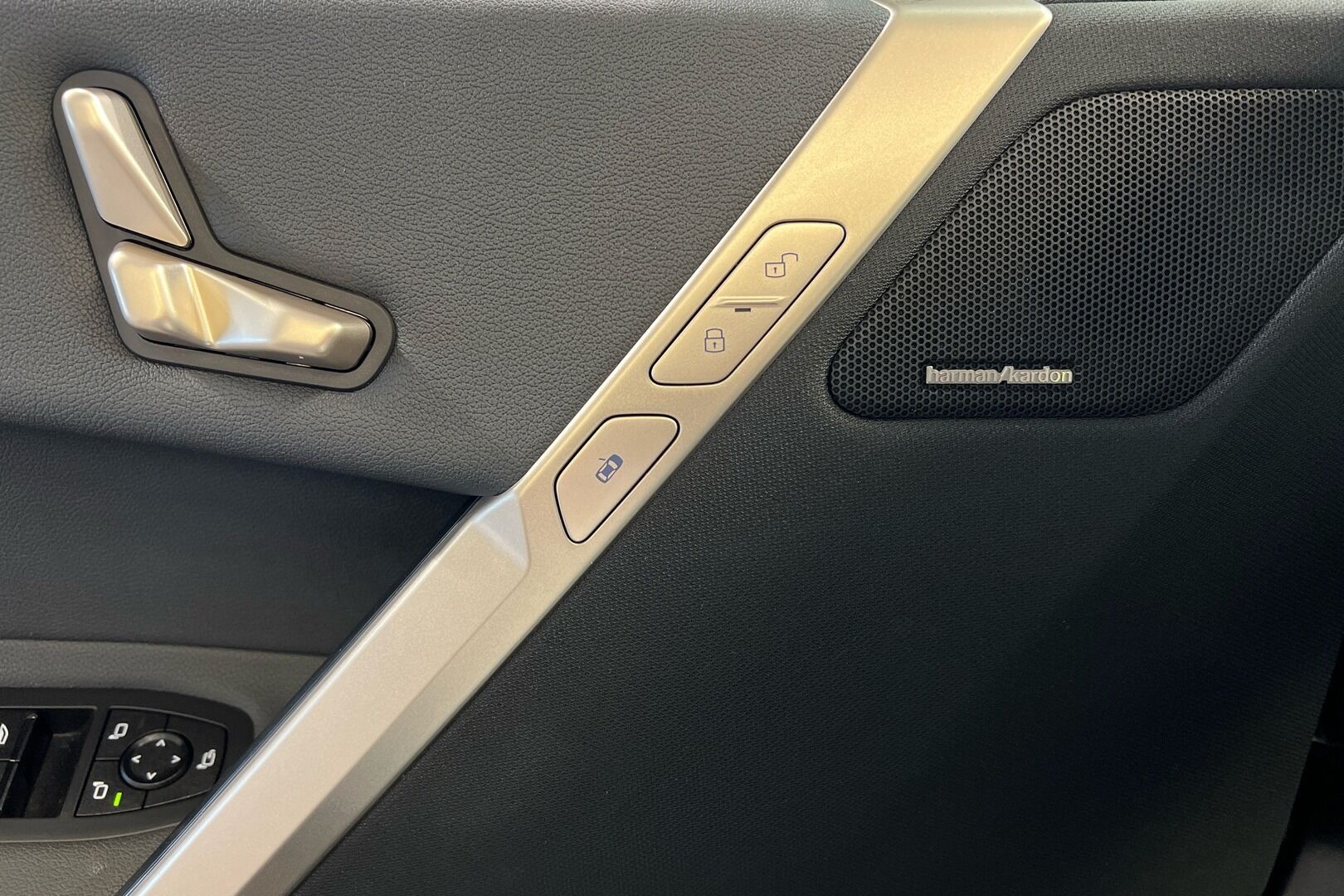 BMW IX iso kuva 18