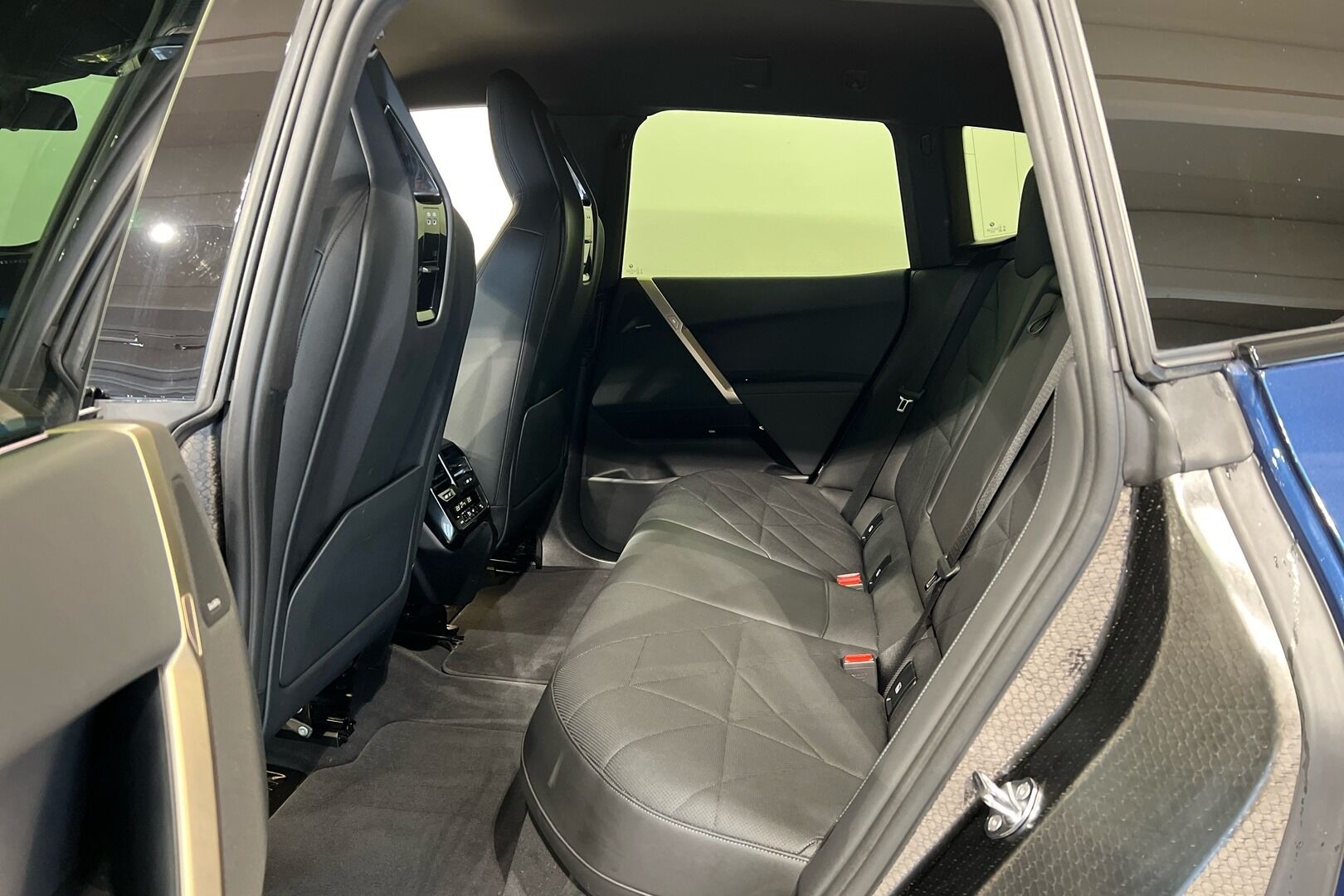BMW IX iso kuva 4