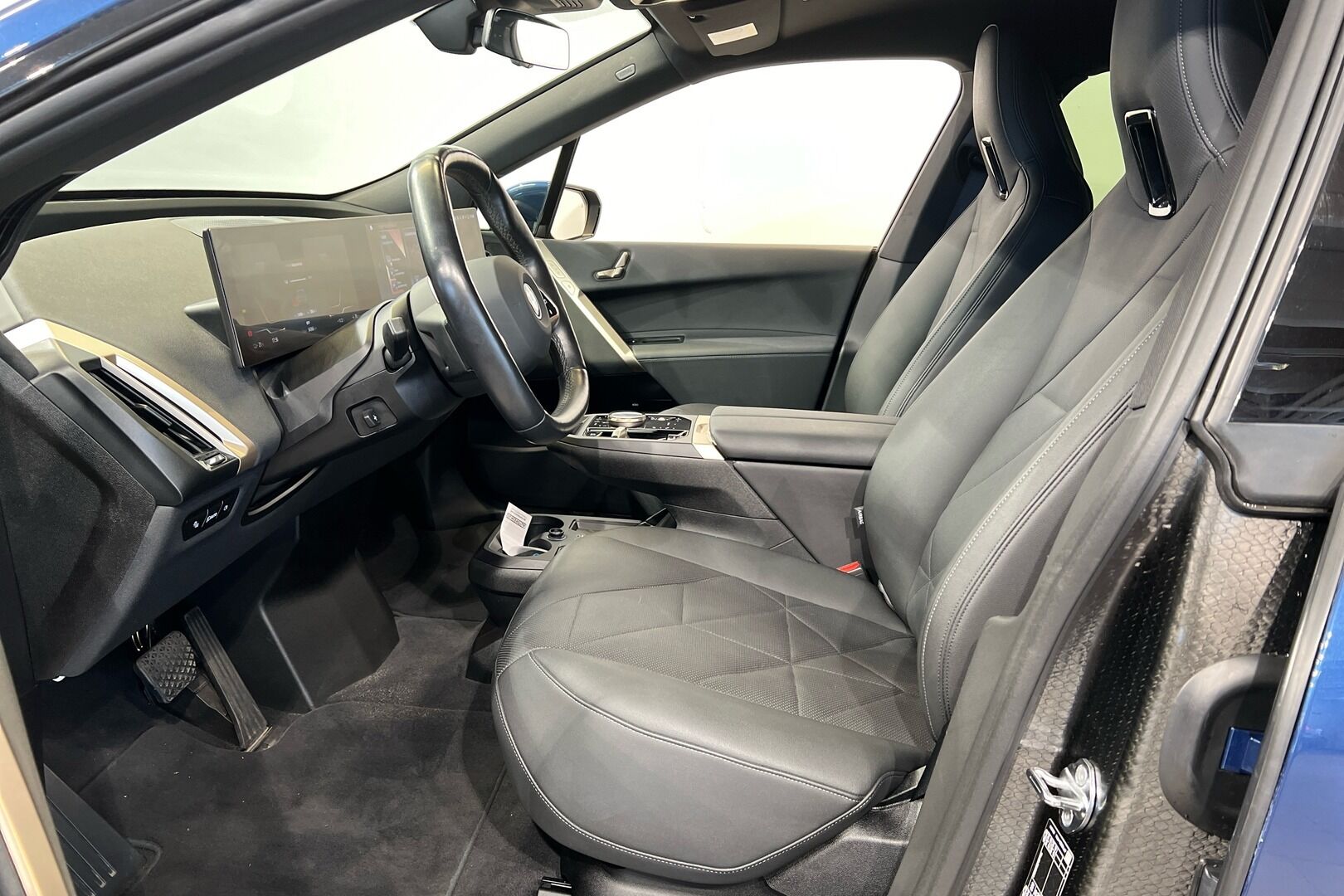 BMW IX iso kuva 5