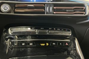 MERCEDES-BENZ EQC esikatselu 14