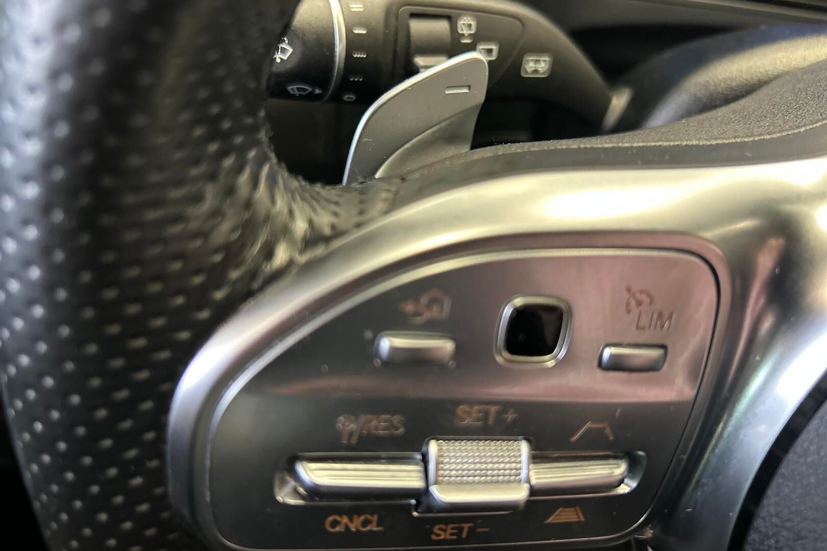 MERCEDES-BENZ EQC iso kuva 16