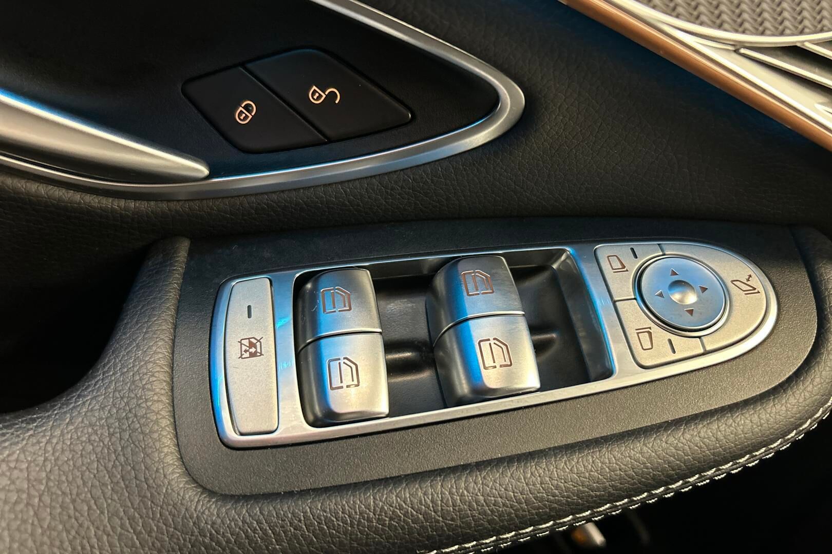 MERCEDES-BENZ EQC iso kuva 33