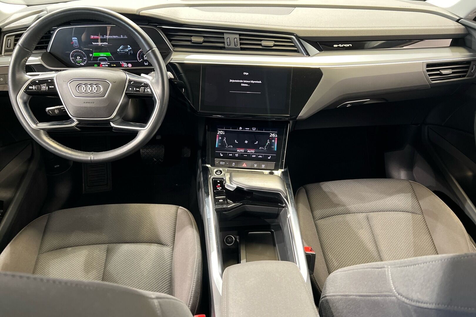 AUDI E-TRON iso kuva 11