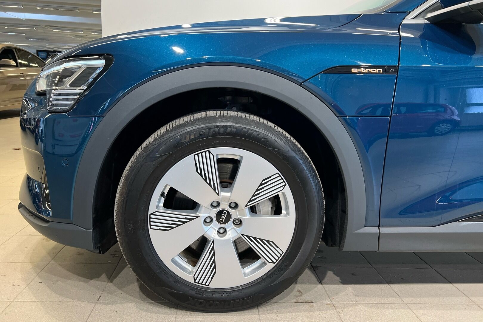 AUDI E-TRON iso kuva 12