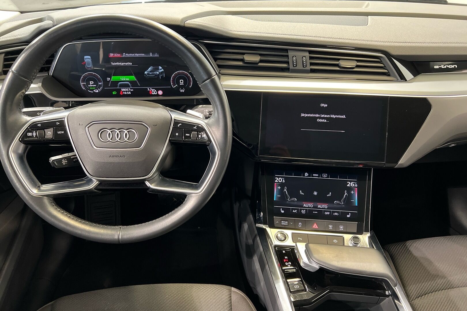 AUDI E-TRON iso kuva 13