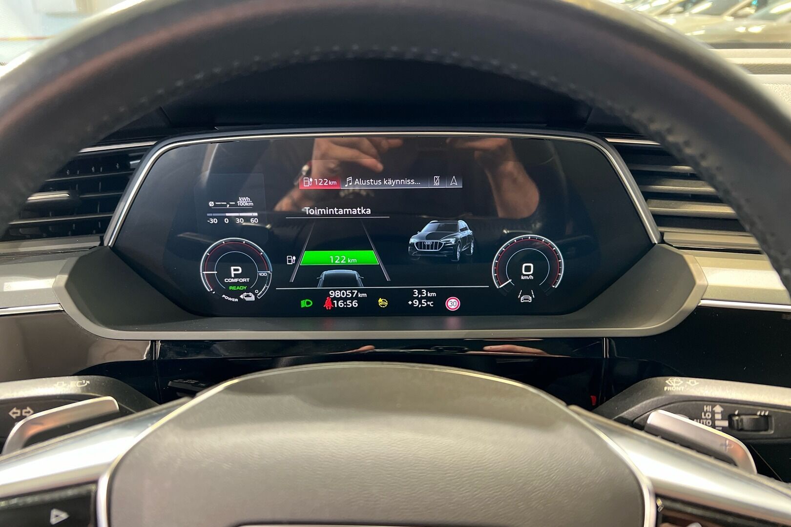AUDI E-TRON iso kuva 16