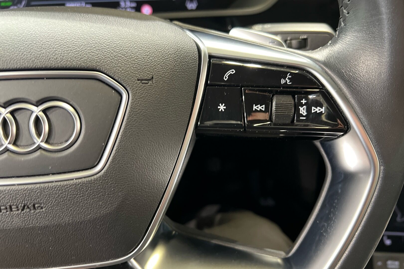 AUDI E-TRON iso kuva 21