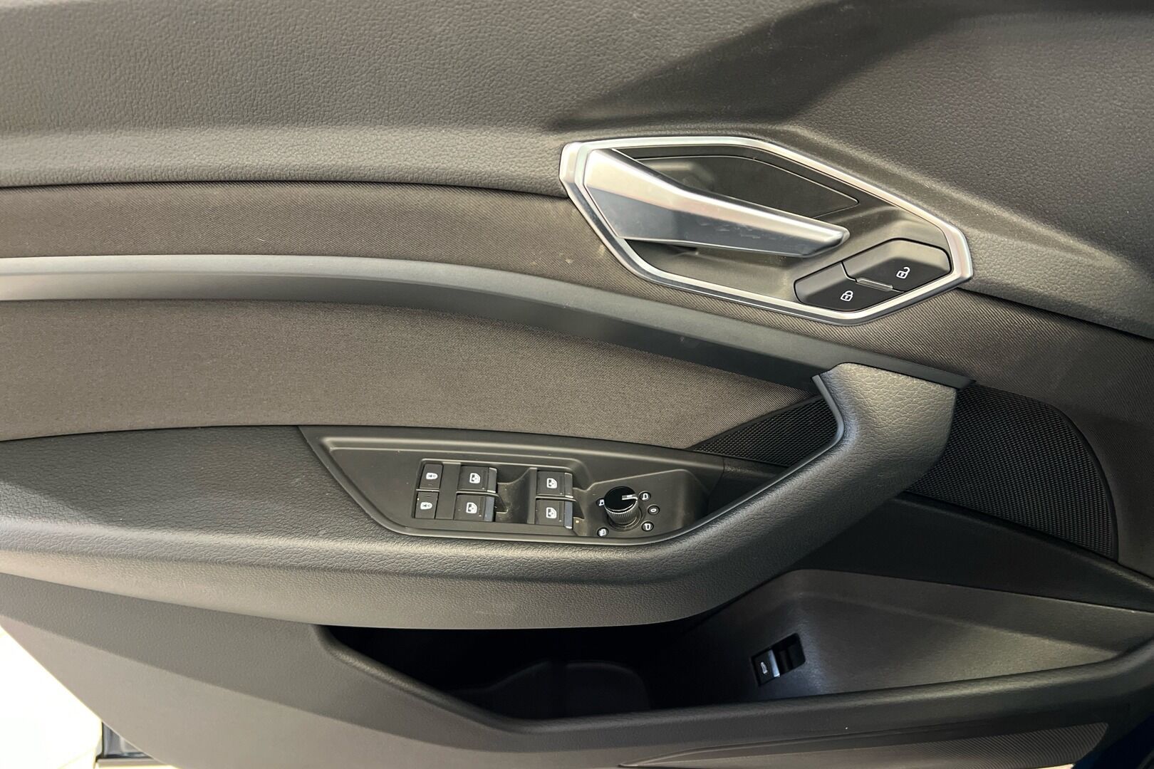 AUDI E-TRON iso kuva 22