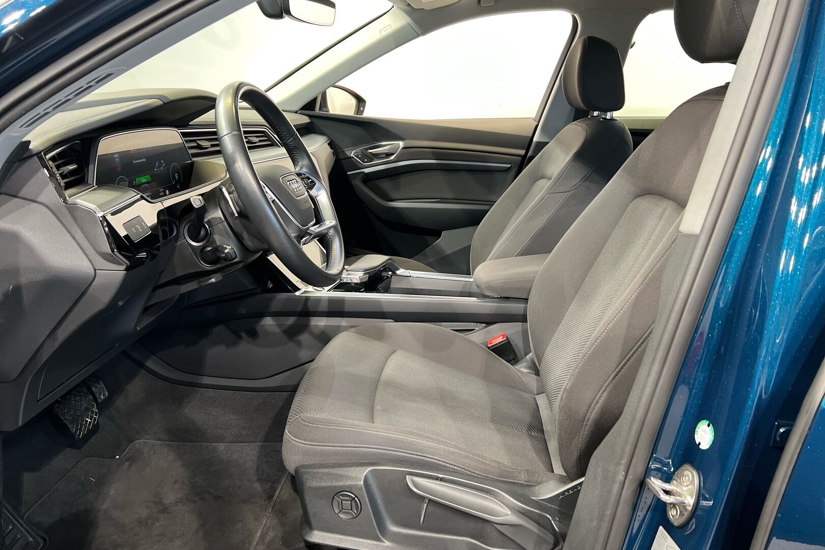 AUDI E-TRON iso kuva 8
