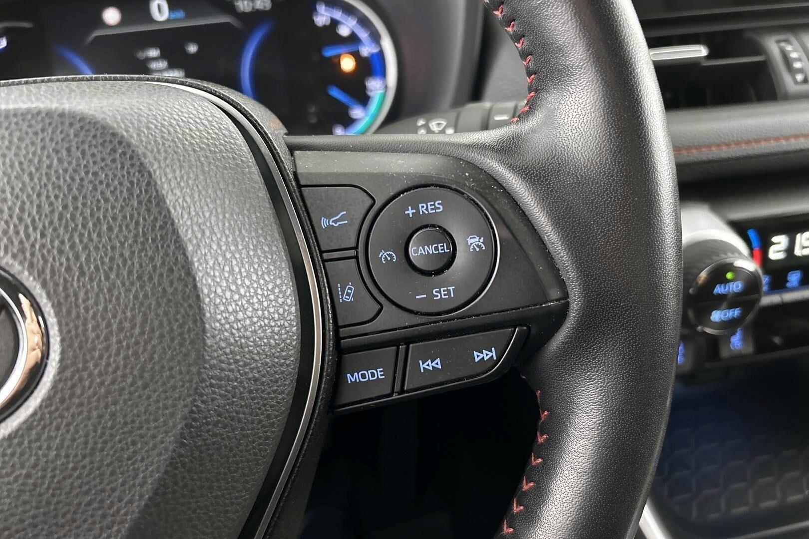 TOYOTA RAV4 Plug-in iso kuva 16