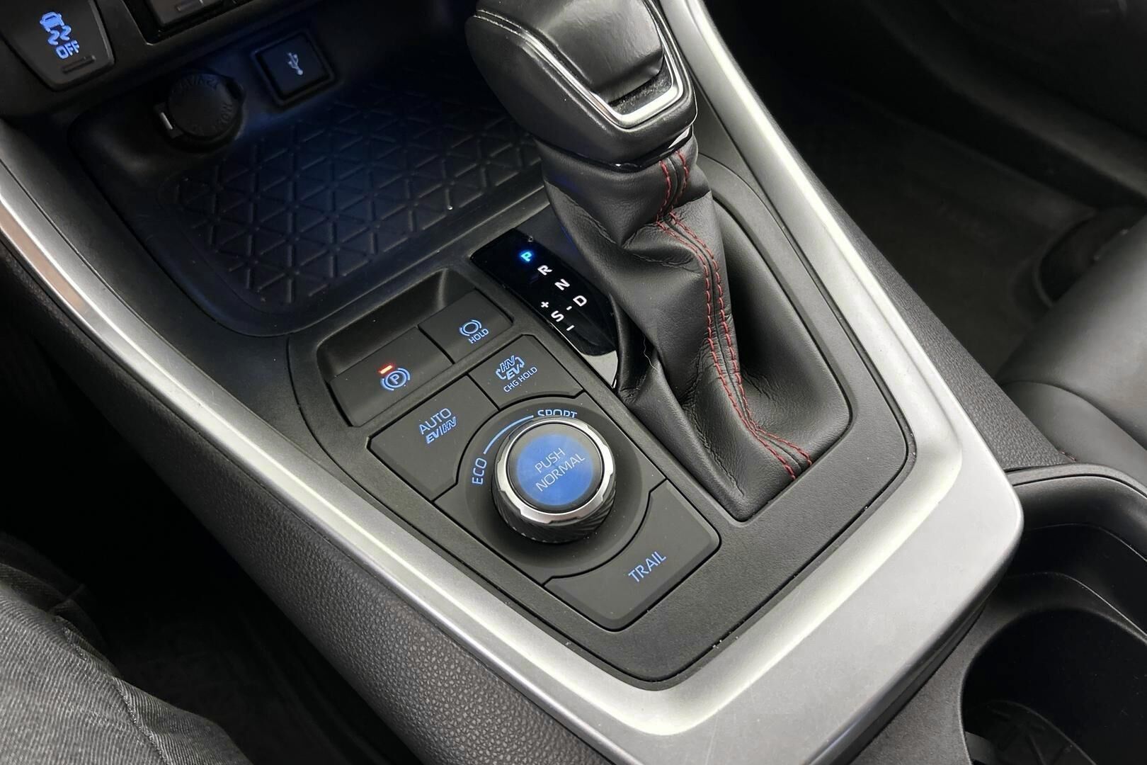 TOYOTA RAV4 Plug-in iso kuva 23