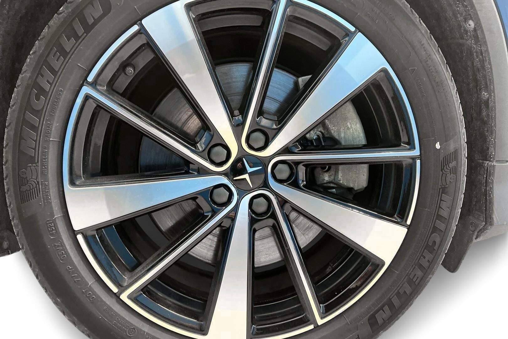 POLESTAR 2 iso kuva 12