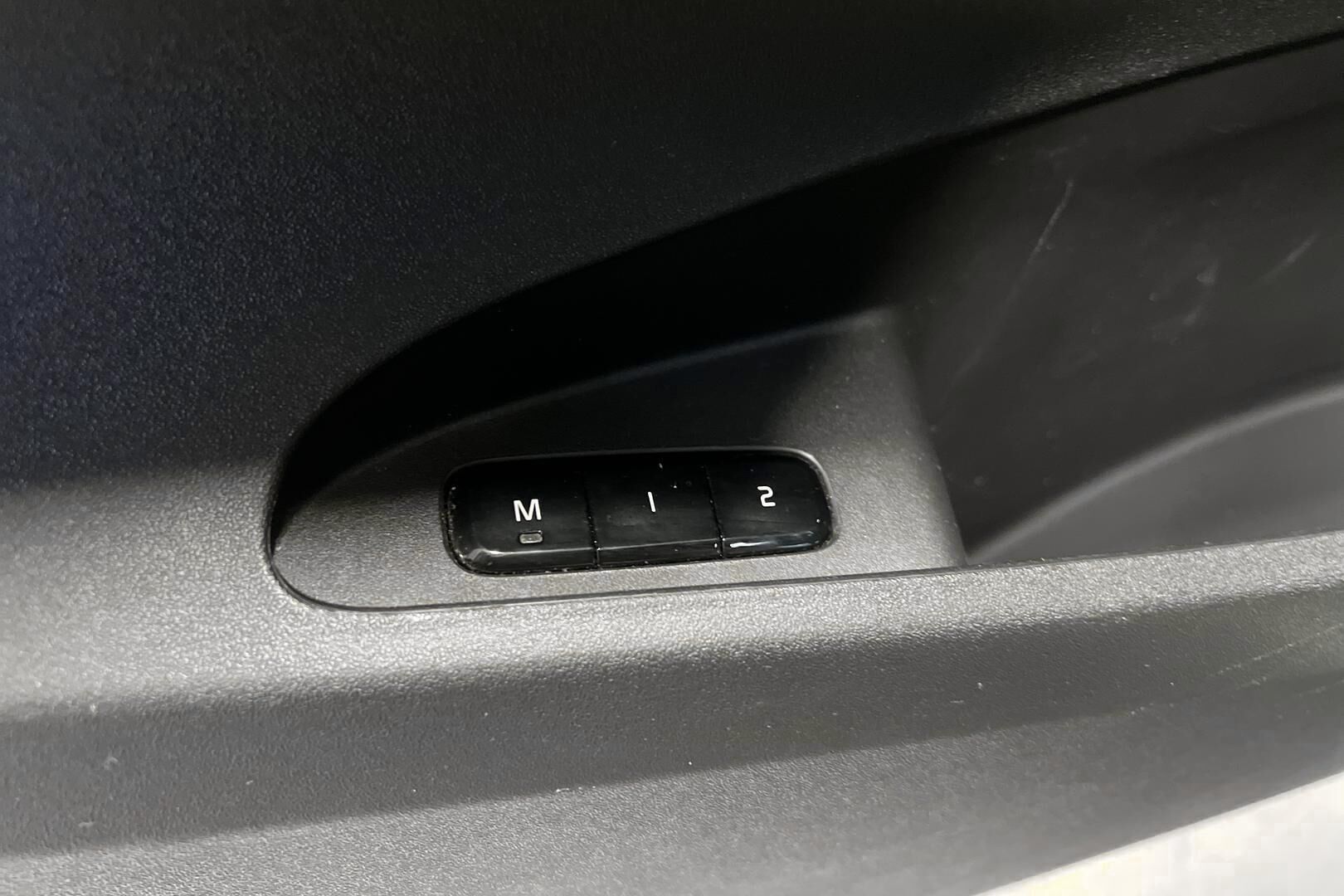 POLESTAR 2 iso kuva 14
