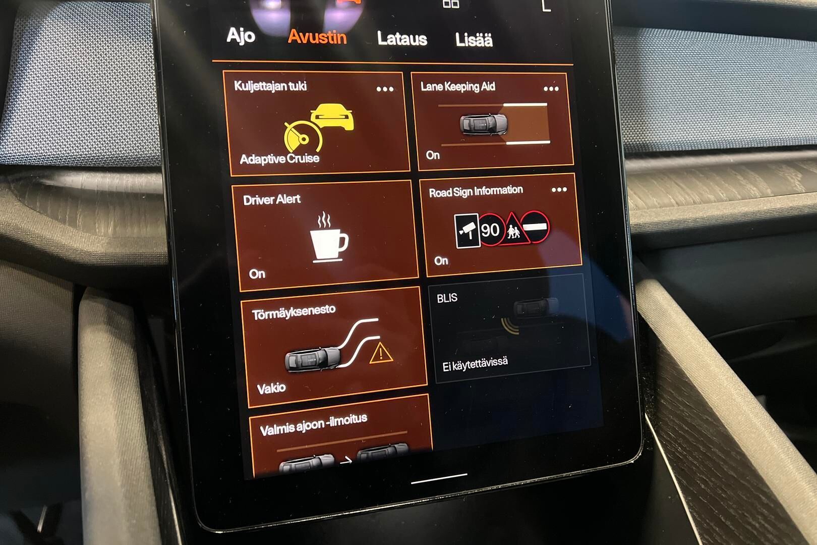 POLESTAR 2 iso kuva 17