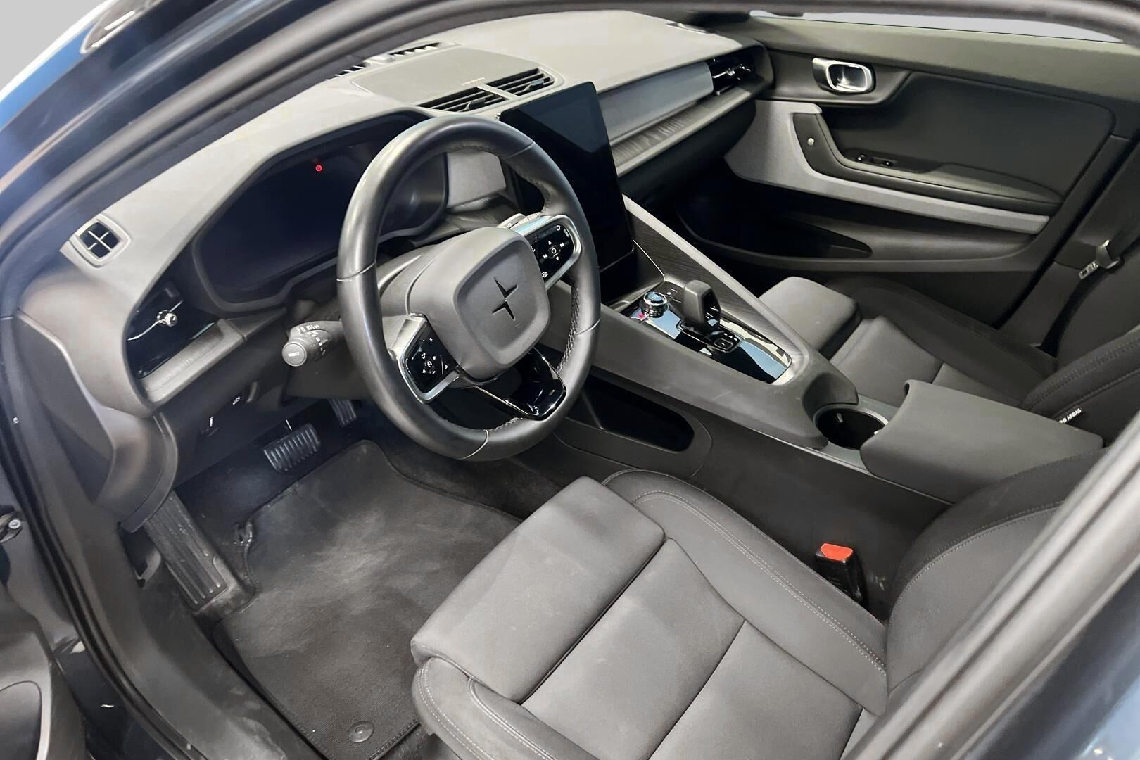 POLESTAR 2 iso kuva 8