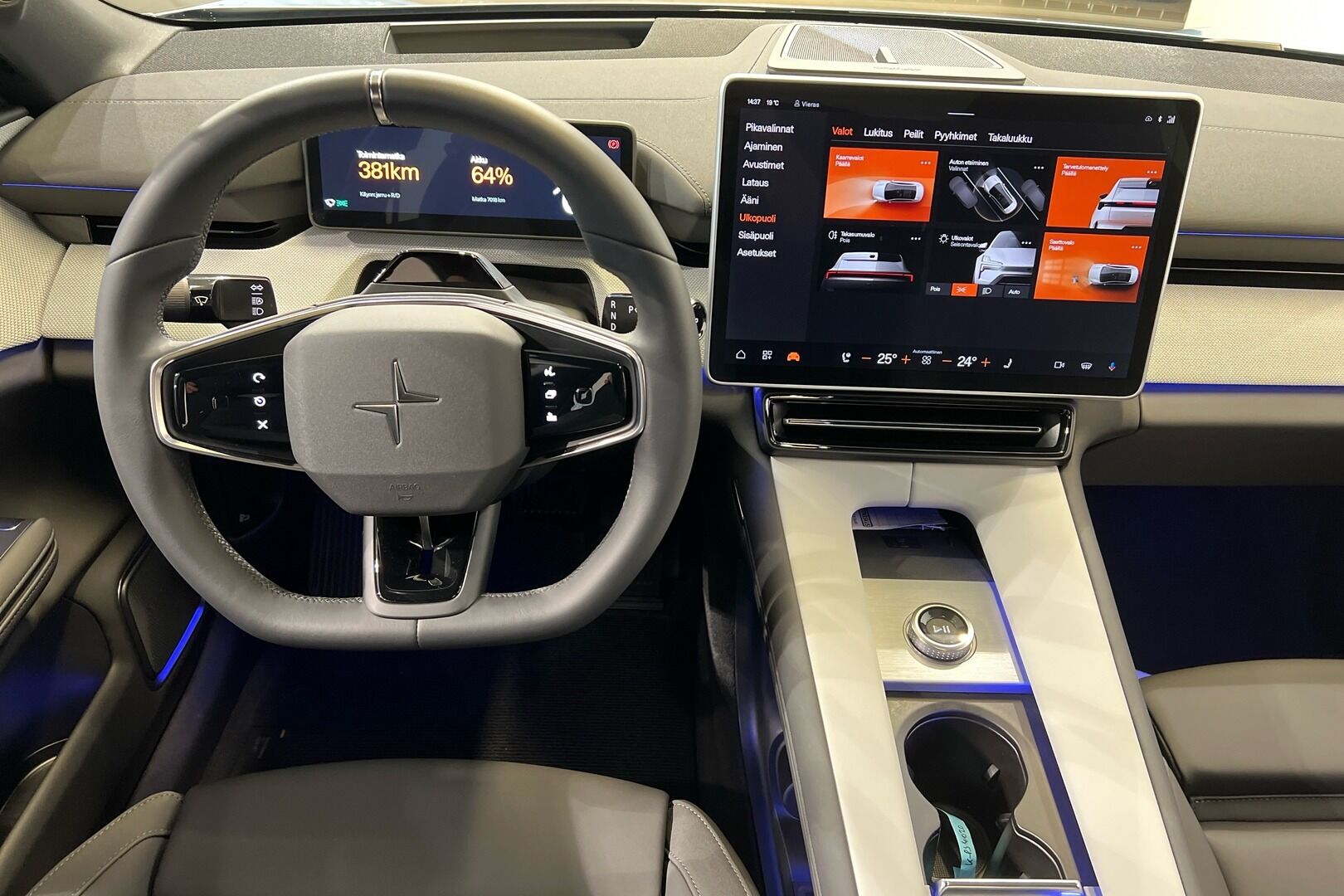POLESTAR 4 iso kuva 11