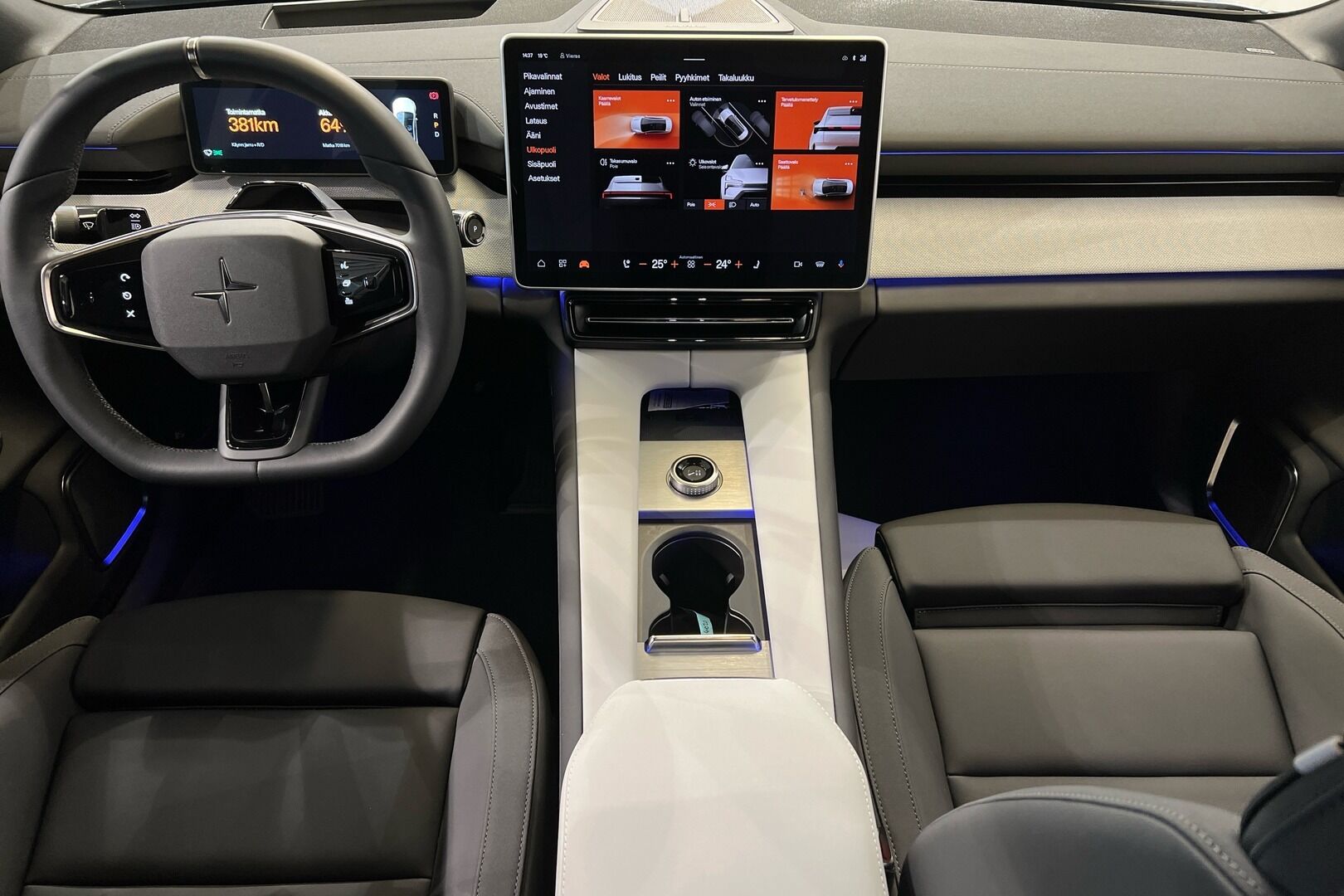 POLESTAR 4 iso kuva 12