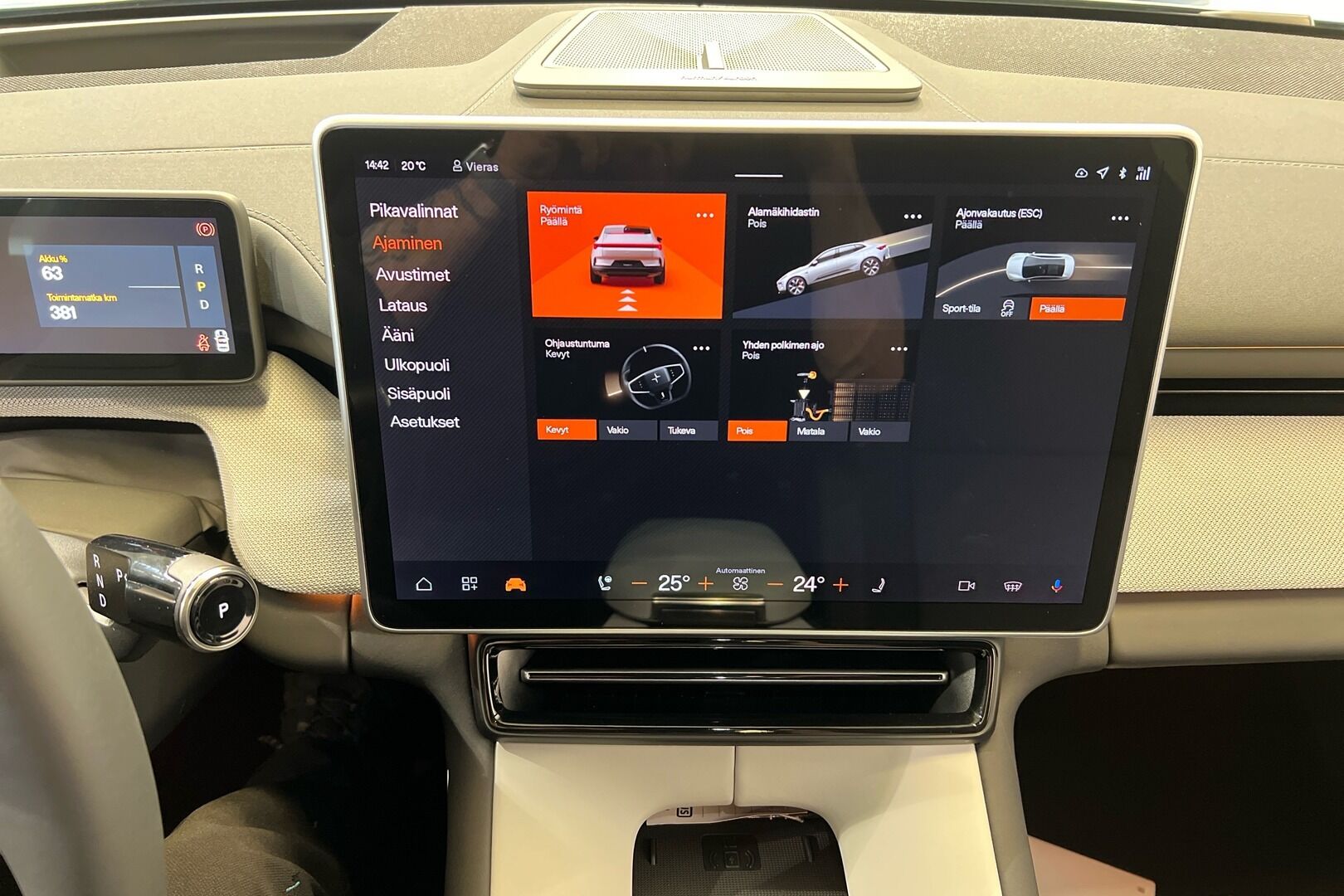 POLESTAR 4 iso kuva 20