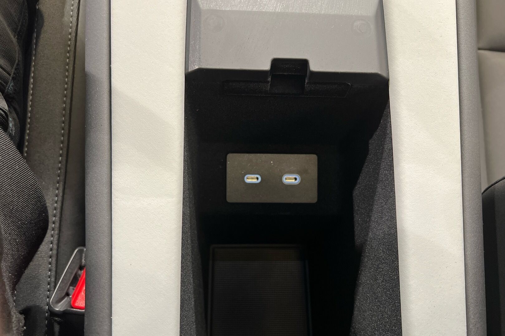 POLESTAR 4 iso kuva 21