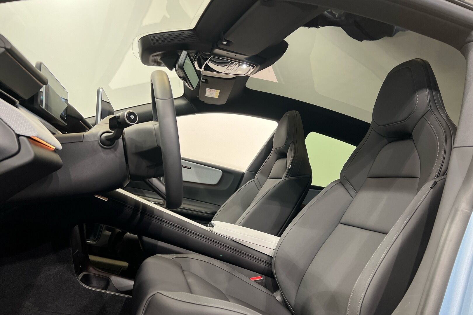 POLESTAR 4 iso kuva 25