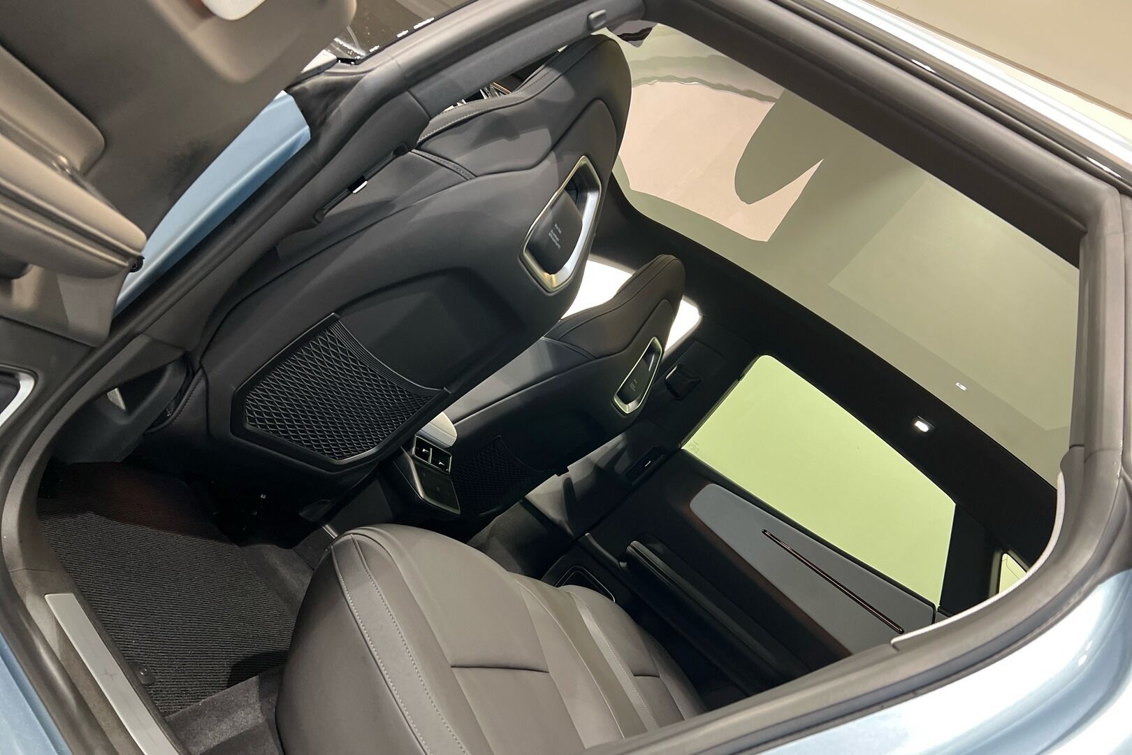 POLESTAR 4 iso kuva 28