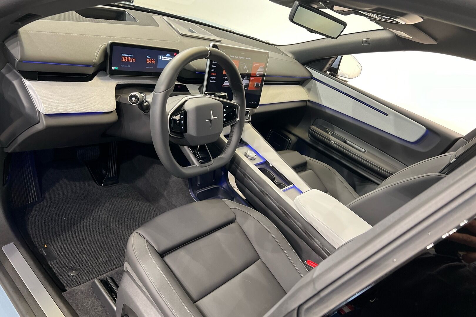 POLESTAR 4 iso kuva 3