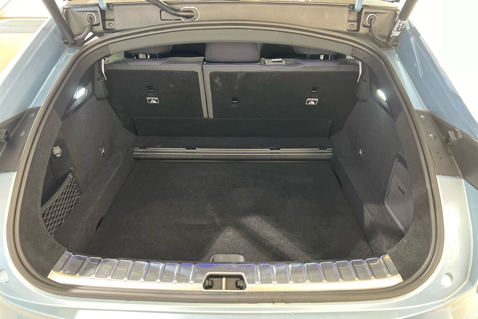 POLESTAR 4 iso kuva 8