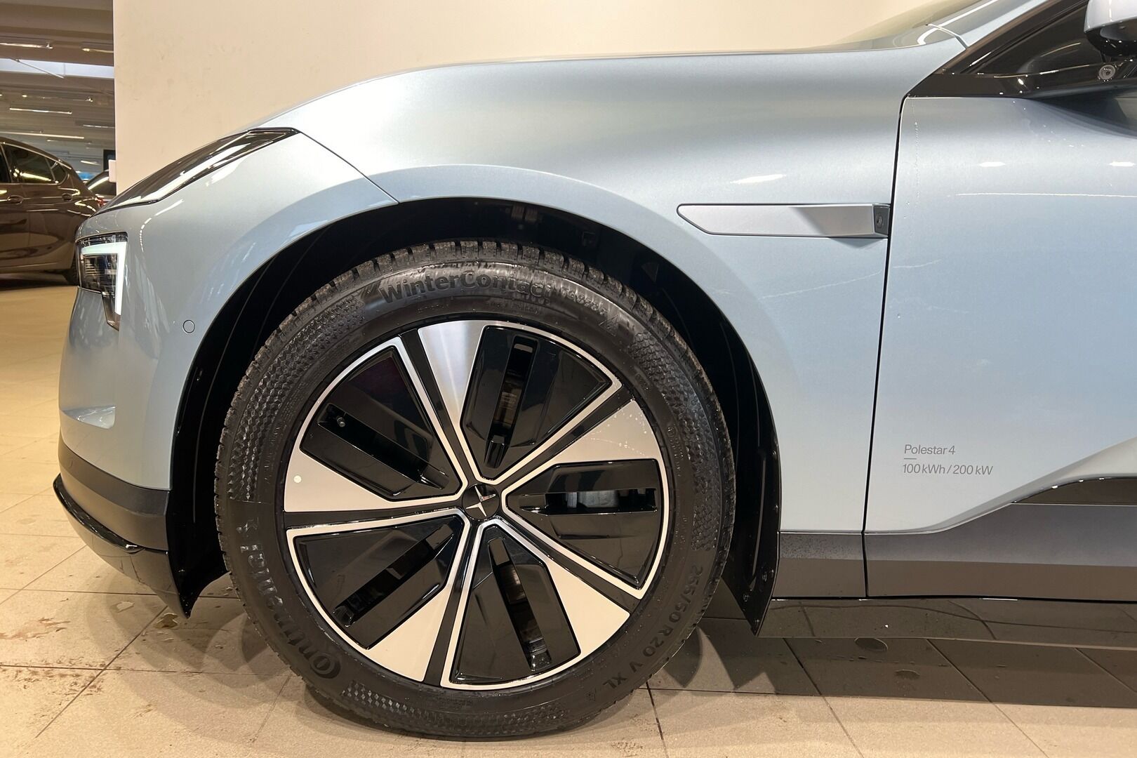 POLESTAR 4 iso kuva 9