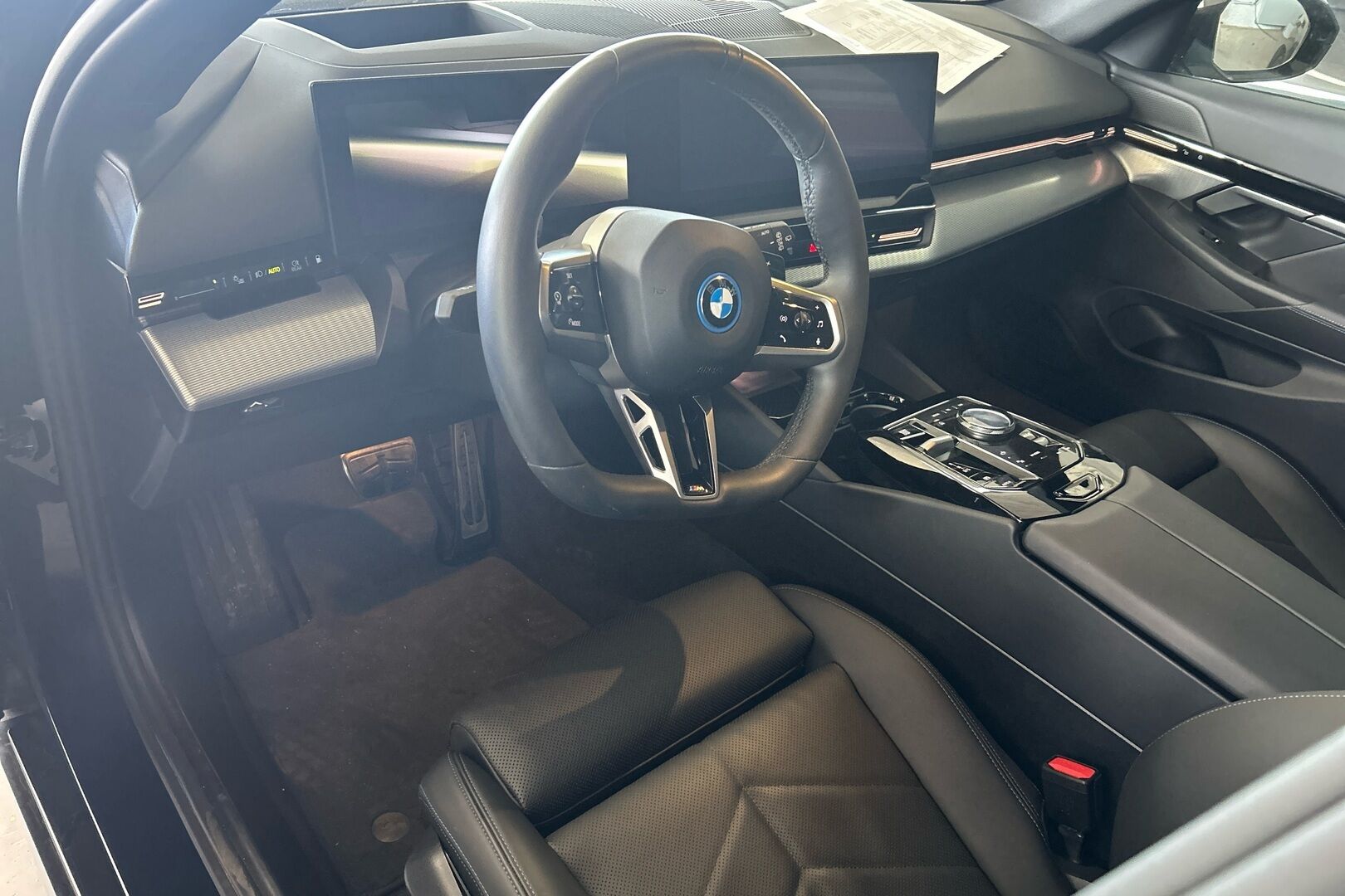 BMW 5-SARJA iso kuva 1