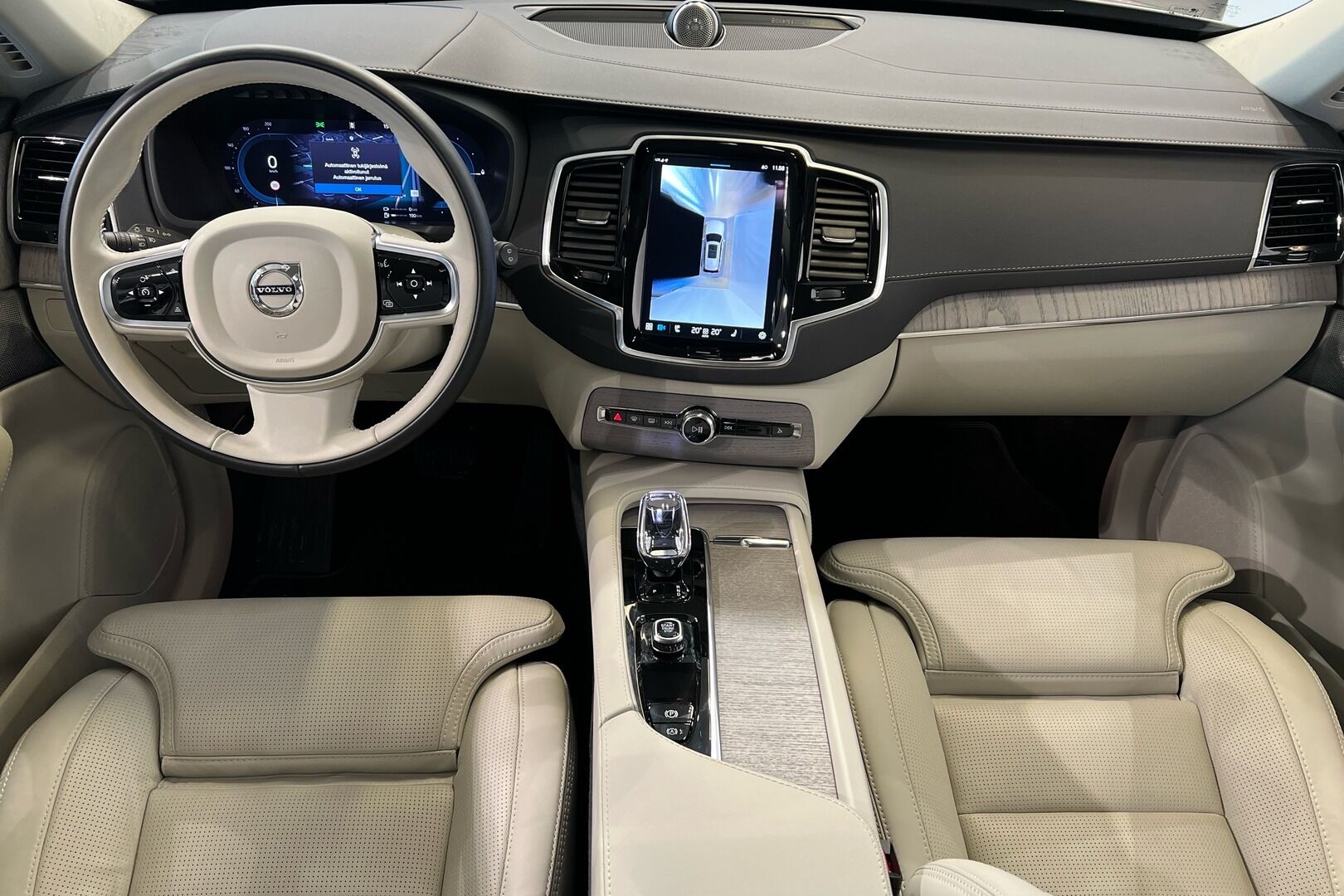 VOLVO XC90 iso kuva 10