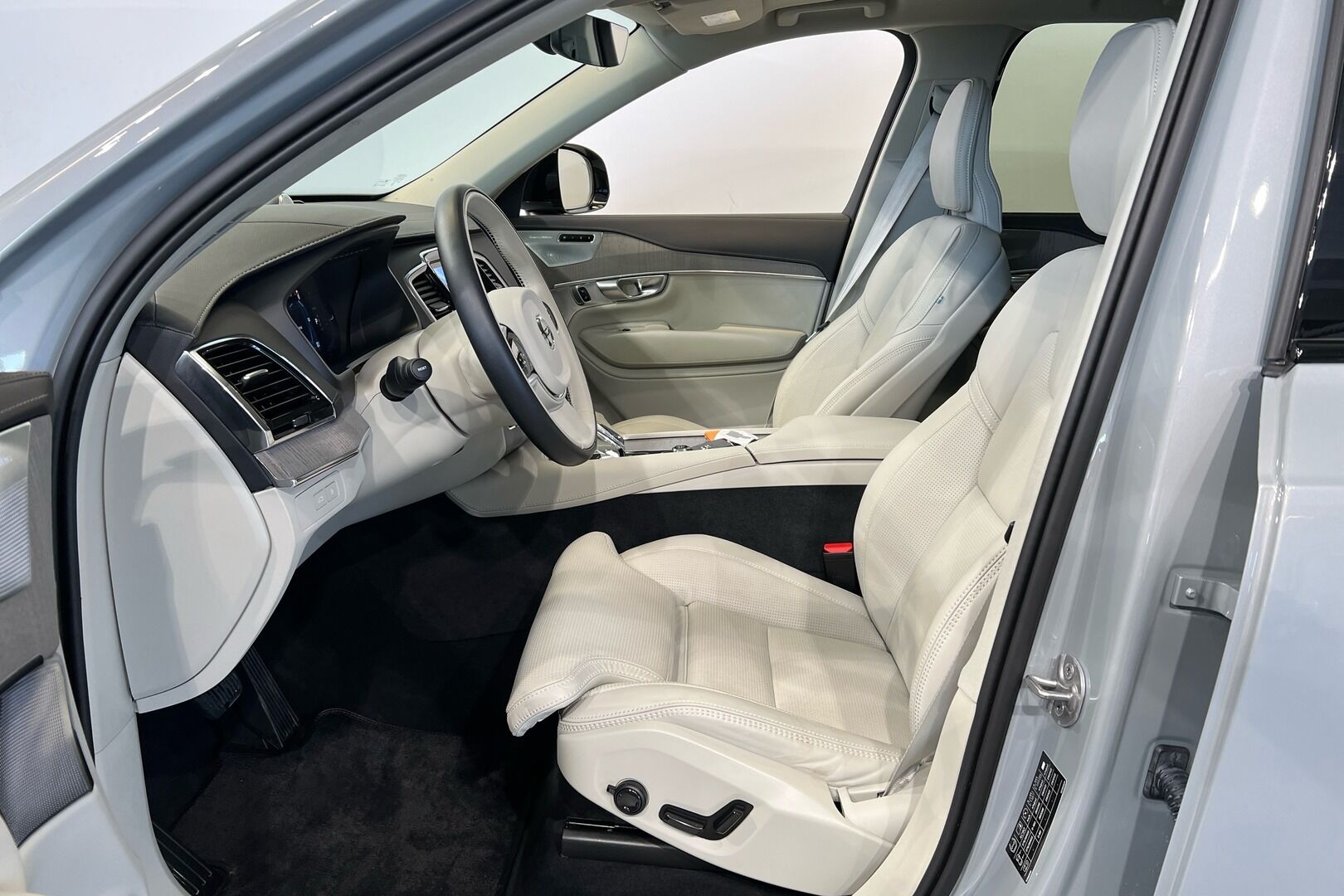 VOLVO XC90 iso kuva 14