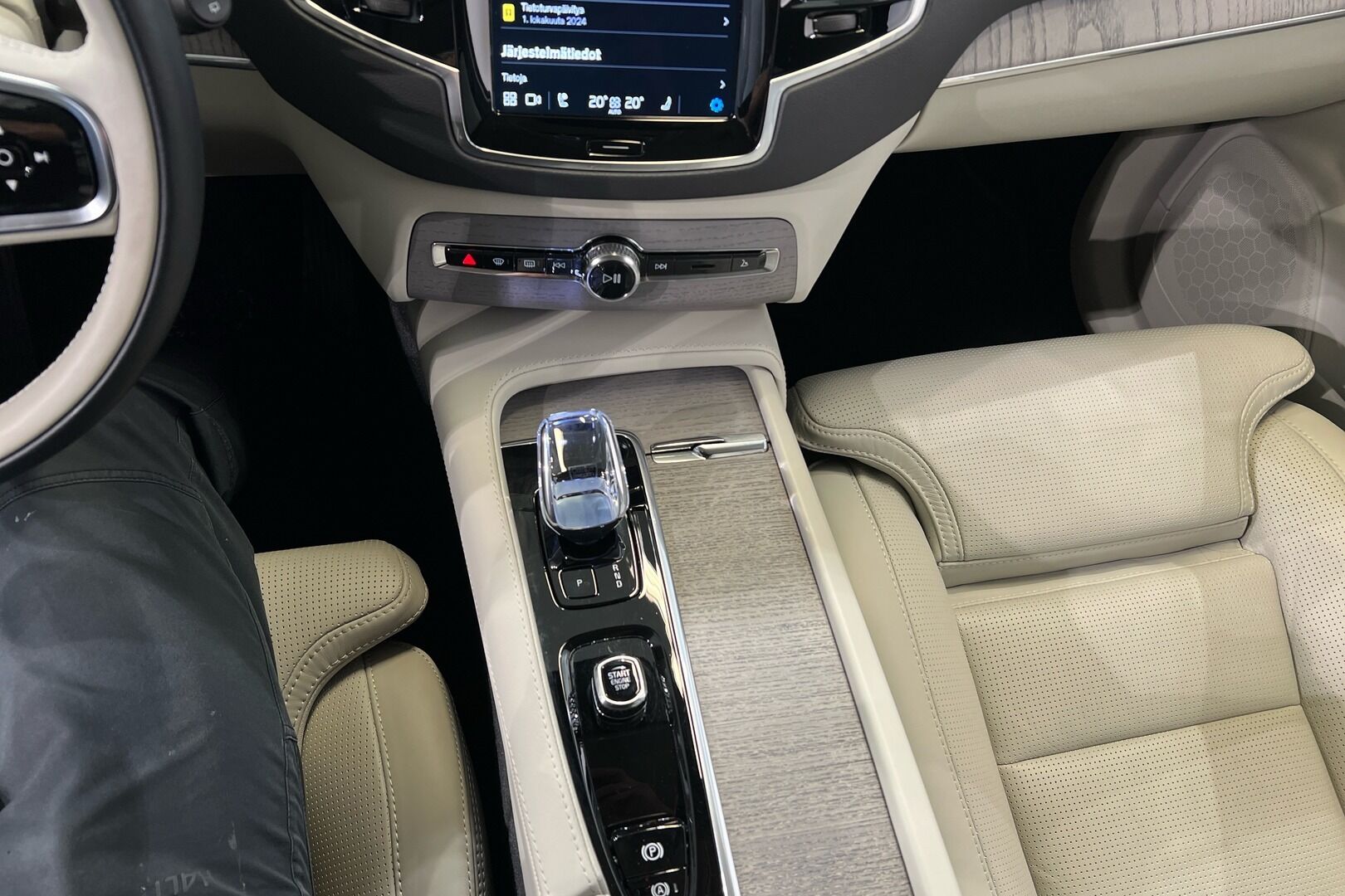 VOLVO XC90 iso kuva 15